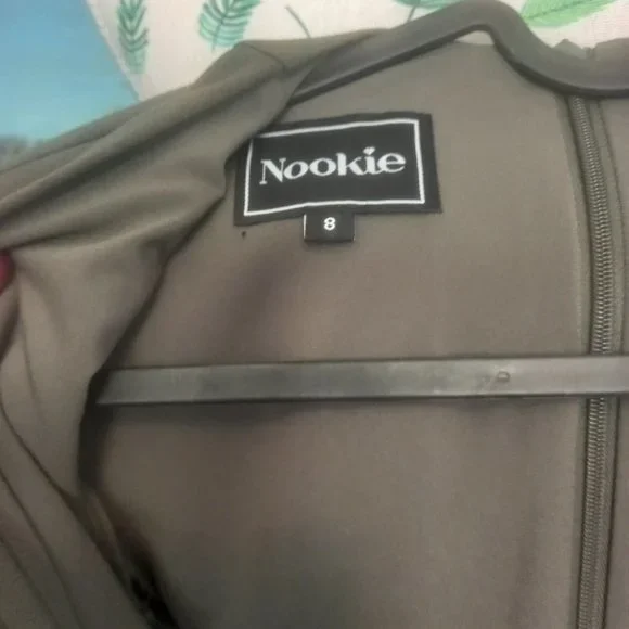 🥳HOST PICK🥳Nookie olive green bombshell plunge v neck body con midi dress (8) - Picture 6 of 9